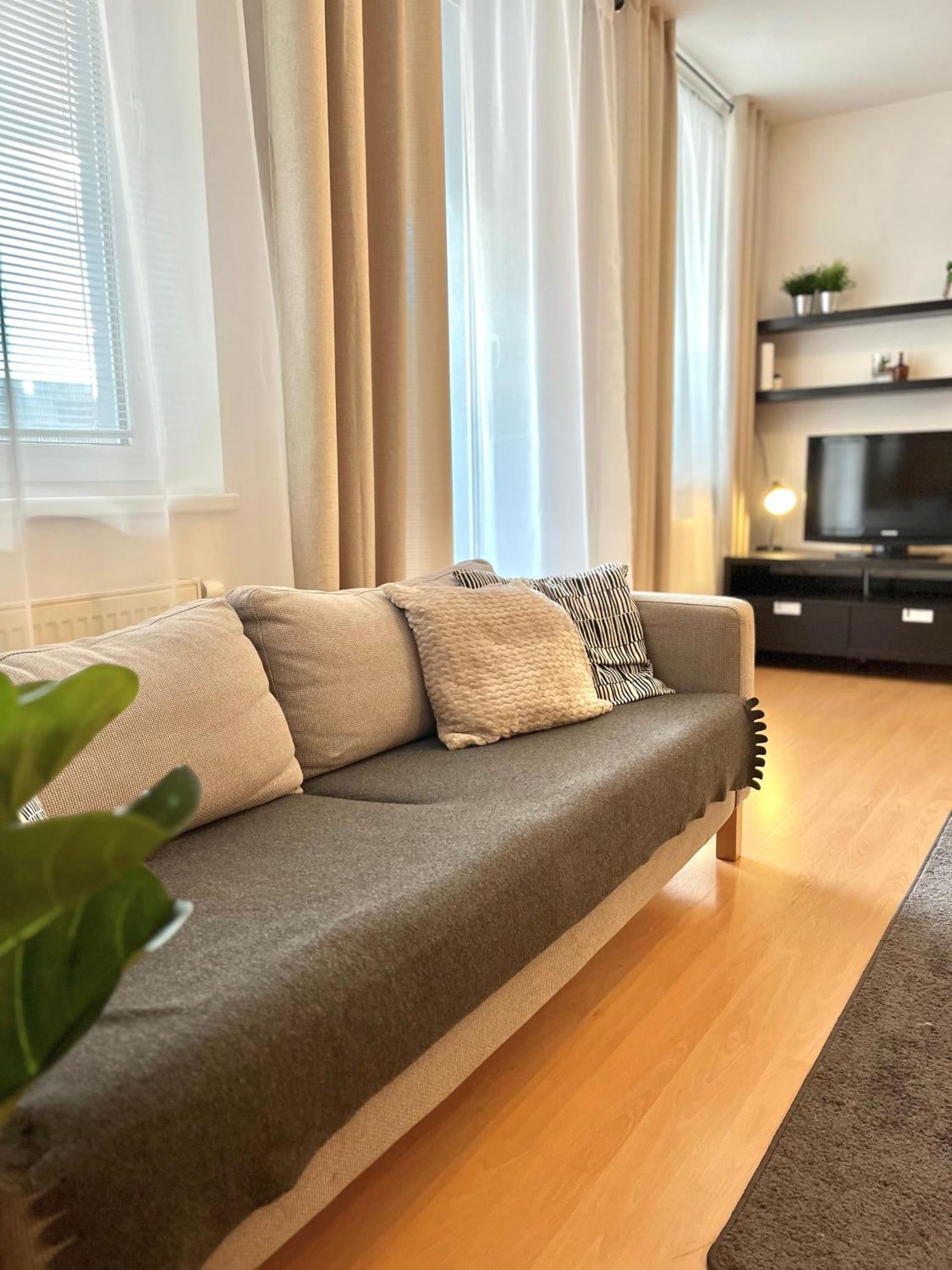 Apartment Tina - Old Town, Ac, Free Private Parking บราติสลาวา ภายนอก รูปภาพ