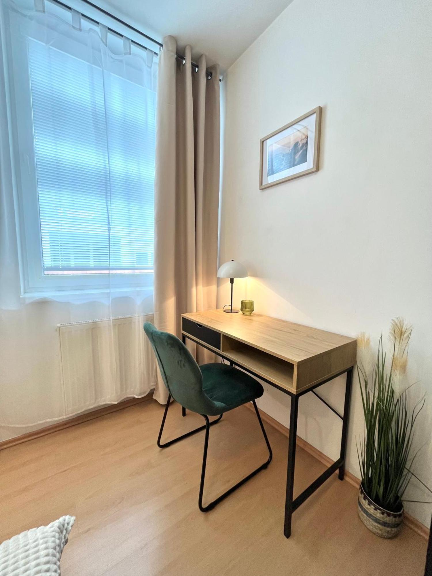 Apartment Tina - Old Town, Ac, Free Private Parking บราติสลาวา ภายนอก รูปภาพ